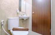 Toilet Kamar 6 Best Homey 2BR Apartment at Transpark Cibubur By Travelio
