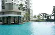 สระว่ายน้ำ 7 Homey Best 1BR Apartment at Thamrin Residence By Travelio