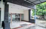 Lobi 2 Hotel Transit Nusa Indah near Soekarno Hatta Airport Mitra RedDoorz