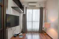 Common Space Cozy Stay and Modern 1BR at Tamansari Semanggi Apartment By Travelio