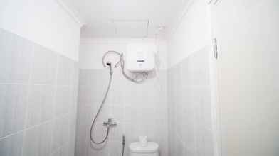 In-room Bathroom 4 Cozy Living Studio Apartment at Puncak CBD By Travelio