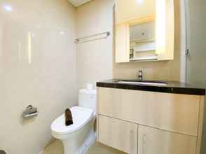 In-room Bathroom 4 Elegant and Nice Studio Apartment at Warhol (W/R) Residence By Travelio