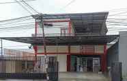 Luar Bangunan 6 RedDoorz Syariah near Sentani City Square