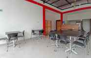 Lobi 2 RedDoorz Syariah near Sentani City Square