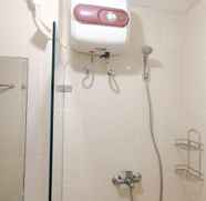 In-room Bathroom 4 Nice and Best Choice 1BR Apartment at Parahyangan Residence By Travelio