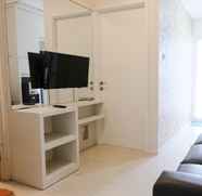 Common Space 2 Nice and Best Choice 1BR Apartment at Parahyangan Residence By Travelio