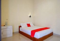 Bedroom 2 RedDoorz near Candi Cetho Karanganyar