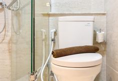 In-room Bathroom 4 Look Modern 1BR with Golf Island and Sea View Gold Coast Apartment By Travelio