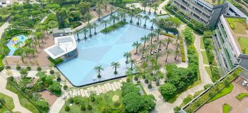 Nearby View and Attractions 6 Look Modern 1BR with Golf Island and Sea View Gold Coast Apartment By Travelio