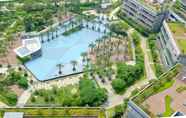 Nearby View and Attractions 6 Look Modern 1BR with Golf Island and Sea View Gold Coast Apartment By Travelio