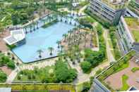 Nearby View and Attractions Look Modern 1BR with Golf Island and Sea View Gold Coast Apartment By Travelio