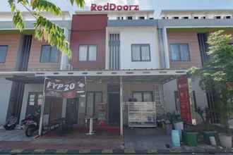 Exterior 4 RedDoorz @ Galuh Mas