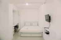 Bedroom Stay Cozy Studio at Urbantown Serpong Apartment By Travelio