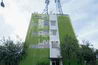 Exterior RedLiving Apartemen Emerald Hill - SR Rooms Tower Green