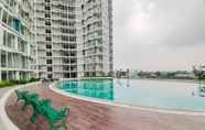 Kolam Renang 6 Modern and Restful 2BR Majestic Point Serpong Apartment By Travelio