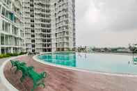 Swimming Pool Modern and Restful 2BR Majestic Point Serpong Apartment By Travelio