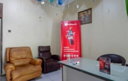 Sảnh chờ 6 RedDoorz near RSUD dr Loekmono Hadi Kudus