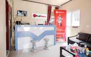 Lobby 3 RedDoorz near Jalan Perintis Kemerdekaan Lampung.