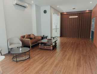 Lobby 2 Ayman Syariah Surabaya