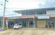 Exterior 3 MJ Guest House Pusat Kota Malili Mitra RedDoorz