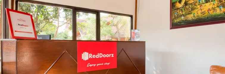 Lobi RedDoorz Syariah near Gor Ken Arok