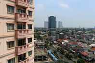 Luar Bangunan Homey and Elegant 2BR Puri Garden Apartment By Travelio