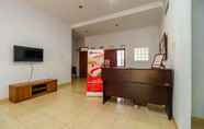 Lobby 2 RedDoorz Syariah @ Jalan Dr Mansyur Medan