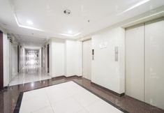 Lobby 6 RedLiving Apartemen Sunter Park View - Emma Rooms
