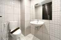 In-room Bathroom Studio Relaxing at De Prima Apartment By Travelio