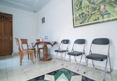 Lobby 5 RedDoorz Near Bundaran Ciceri