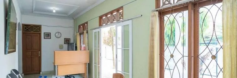 Lobby RedDoorz Near Bundaran Ciceri