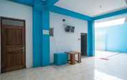 Lain-lain 6 RedDoorz near RS Mitra Keluarga Waru