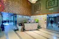 Lobby RedLiving Apartemen Parahyangan Residence - Anton Rooms