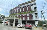 Exterior 2 Urbanview Hotel The Tang Balikpapan by RedDoorz 