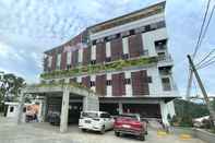 Exterior Urbanview Hotel The Tang Balikpapan by RedDoorz 