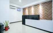 Lobby 3 Urbanview Hotel Max Living Cengkareng