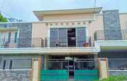 Exterior 2 RedDoorz @ Al Muhajir Homestay Kendari