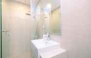 In-room Bathroom 5 Comfy and Modern Look 2BR at Vasaka Solterra Apartment By Travelio