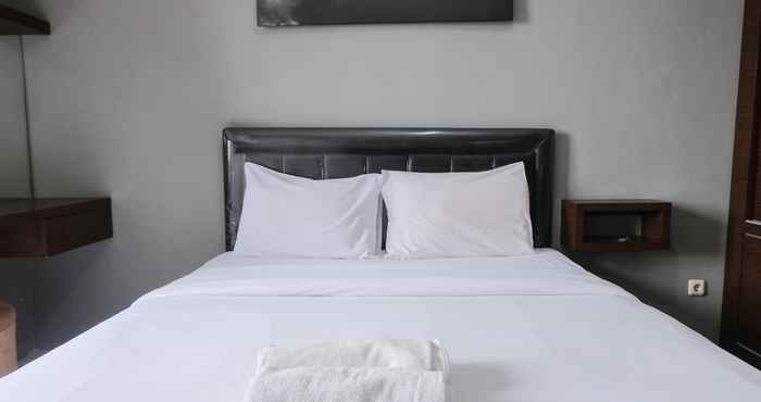 Kamar Tidur Studio Best Deal at Emerald Towers Apartment By Travelio