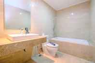 In-room Bathroom Comfy and Modern Look 2BR at Menteng Park Apartment By Travelio