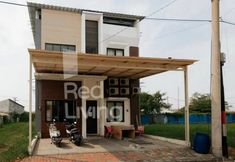 Bangunan 6 Columbus Residence J10 near RSUD Karawang Mitra RedDoorz