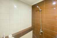 Toilet Kamar Cozy Stay and Homey Studio Margonda Residence 3 Apartment By Travelio