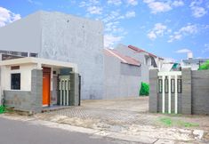 外観 2 HP Residence Mitra RedDoorz near Alun Alun Kediri