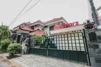 ภายนอกอาคาร RedDoorz Syariah near Gelora Delta Sidoarjo