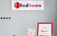 Lobi 5 RedDoorz Syariah near T2 Juanda Airport 2