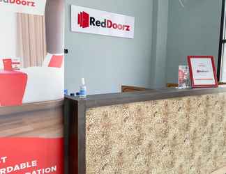 Lobby 2 RedDoorz Syariah near T2 Juanda Airport 2