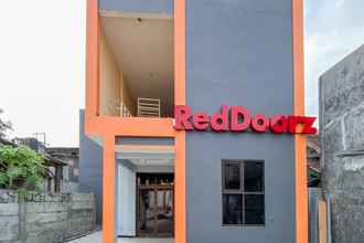 Exterior 4 RedDoorz Syariah near T2 Juanda Airport 2