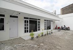 Luar Bangunan 7 RedDoorz near Terminal Tirtonadi
