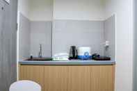 Ruang Umum Minimalist 2BR Apartment Osaka Riverview PIK 2 (No Living Room) By Travelio