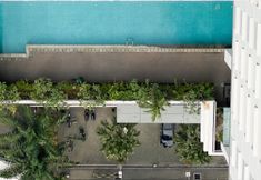 สระว่ายน้ำ 6 Cozy Stay and Best Elegant Studio at Thamrin Executive Apartment By Travelio